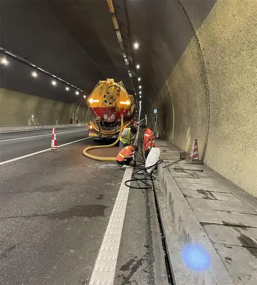 巴彦淖尔隧道排水渠清淤